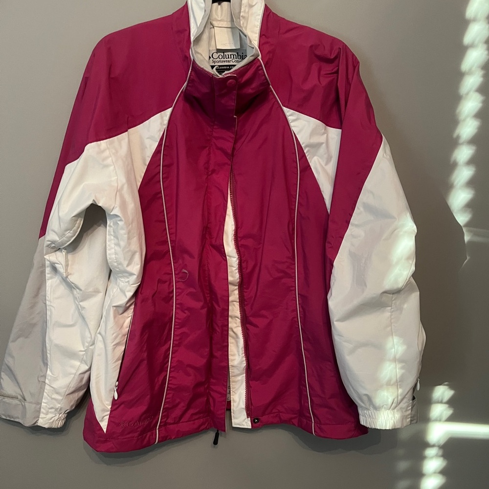 Columbia 2 pieces Women’s ski jacket with quilted insert.